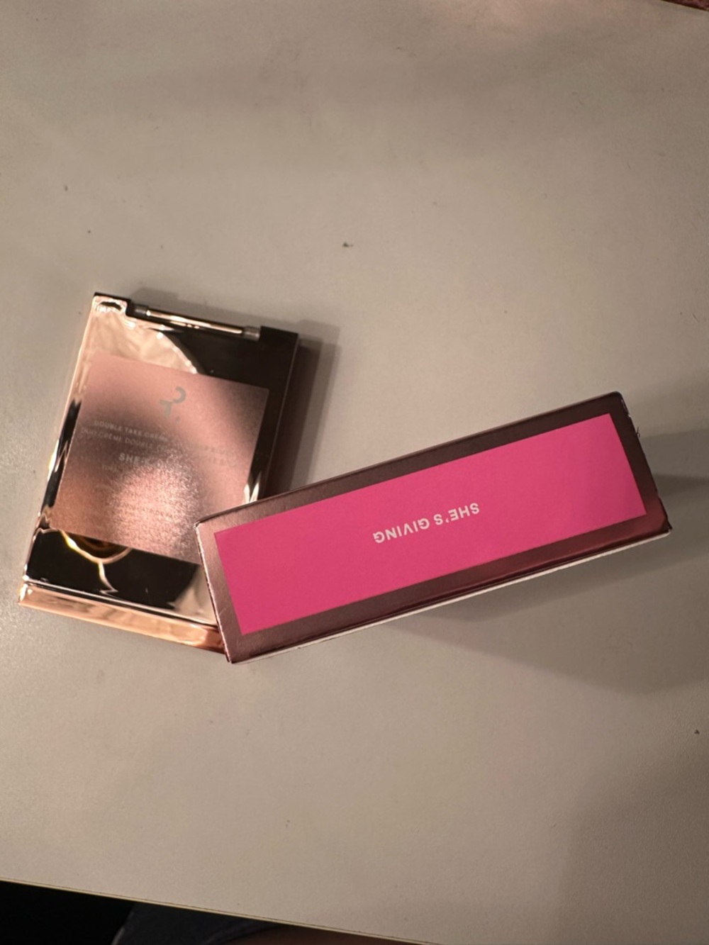 TWO Patrick Ta Mirror Finish Compact in Rose Gold - Picture 3 of 7